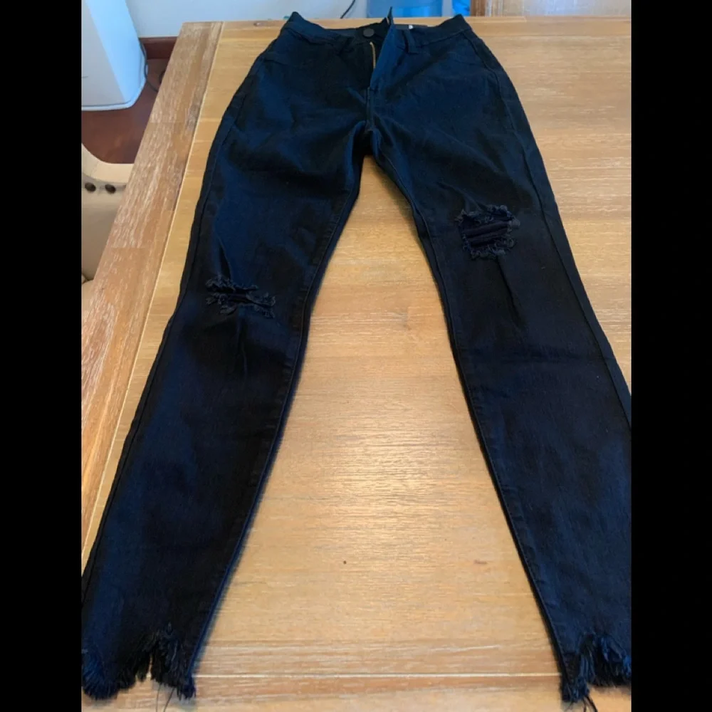 Distressed jeans - Picture 2 of 8